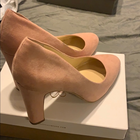 Beautiful Pumps - Picture 4 of 7